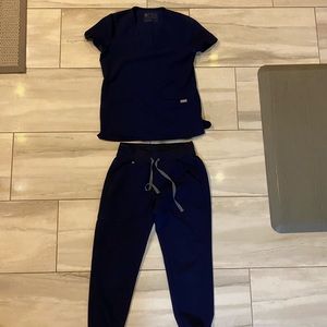 Xs navy figs set 3 pocket scrub top petite zamora